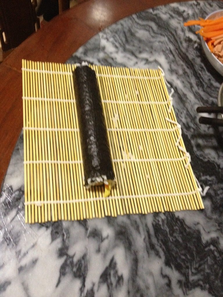 最简寿司,用力均匀，材料大小一致排列整齐，寿司卷出来才好看