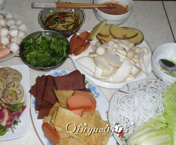 家庭火锅,先准备一些蔬菜