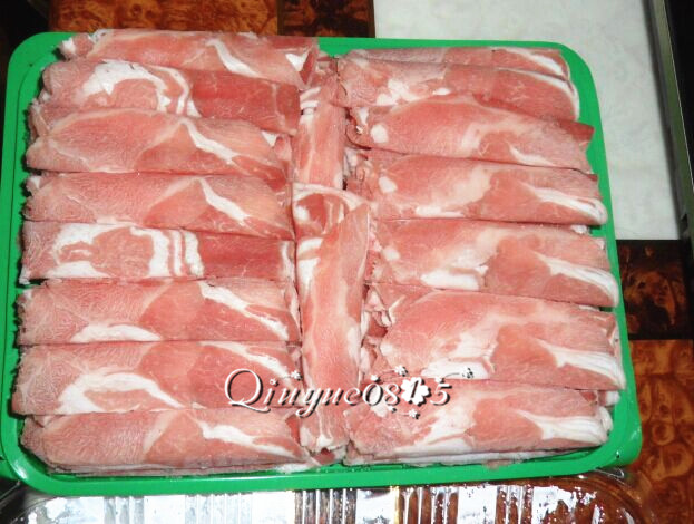 家庭火锅,当然<a style='color:red;display:inline-block;' href='/shicai/ 329'>羊肉</a>是必不可少的。