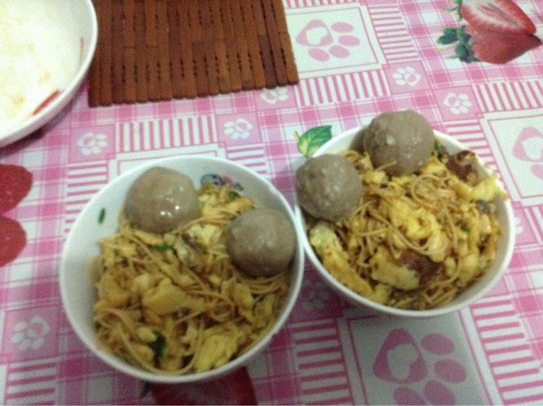 牛肉丸鸡蛋炒面,开吃！