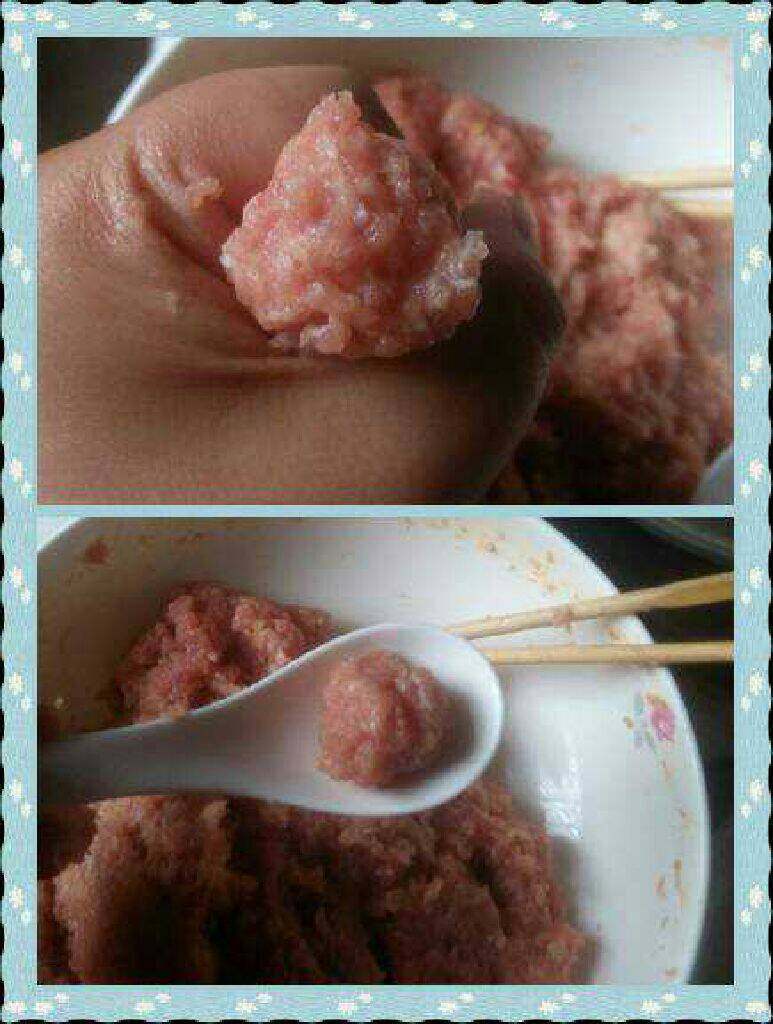 家常烩三鲜,准备做肉丸子，用手挤出圆形