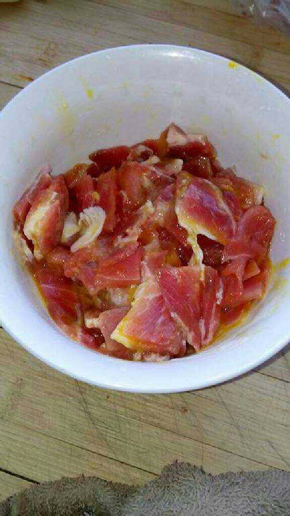 简单的水煮肉片,搅拌均匀腌制