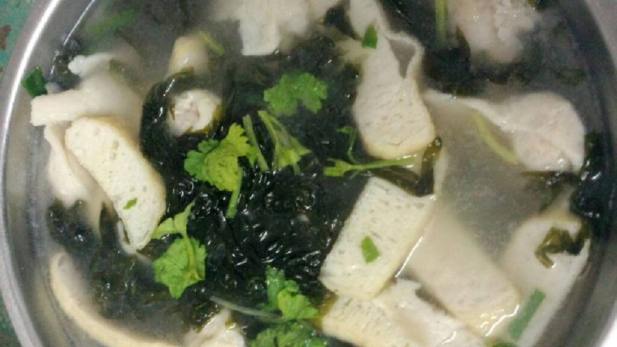 鱼饺鱼饼紫菜汤