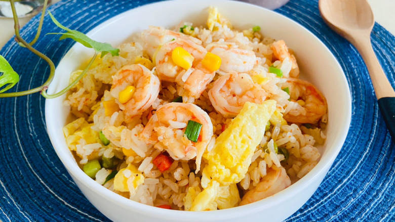玉米虾仁蛋炒饭,玉米虾仁蛋炒饭鲜鲜浓郁,营养美味!