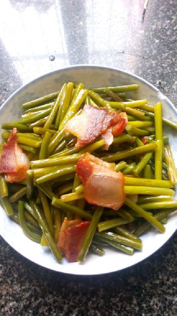 腊肉炒蒜苗