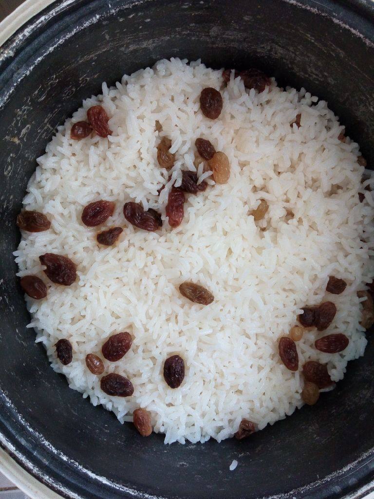 葡萄干蒸米饭