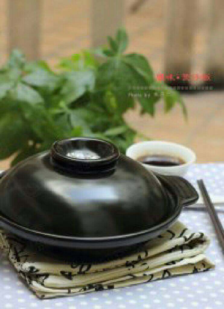 广式腊味煲仔饭,熄火,上桌,即可开吃。