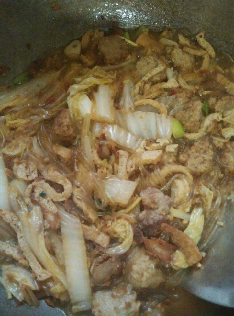 家庭版揽锅菜,等到粉条煮熟即可