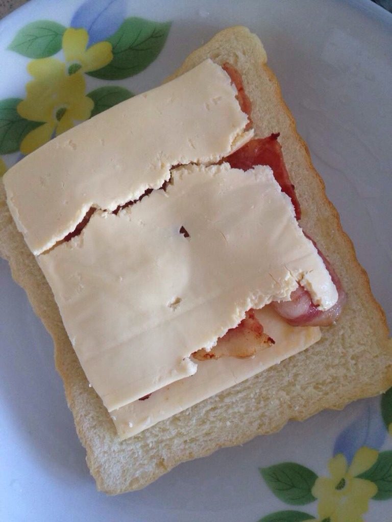 培根芝士煎吐司,如图