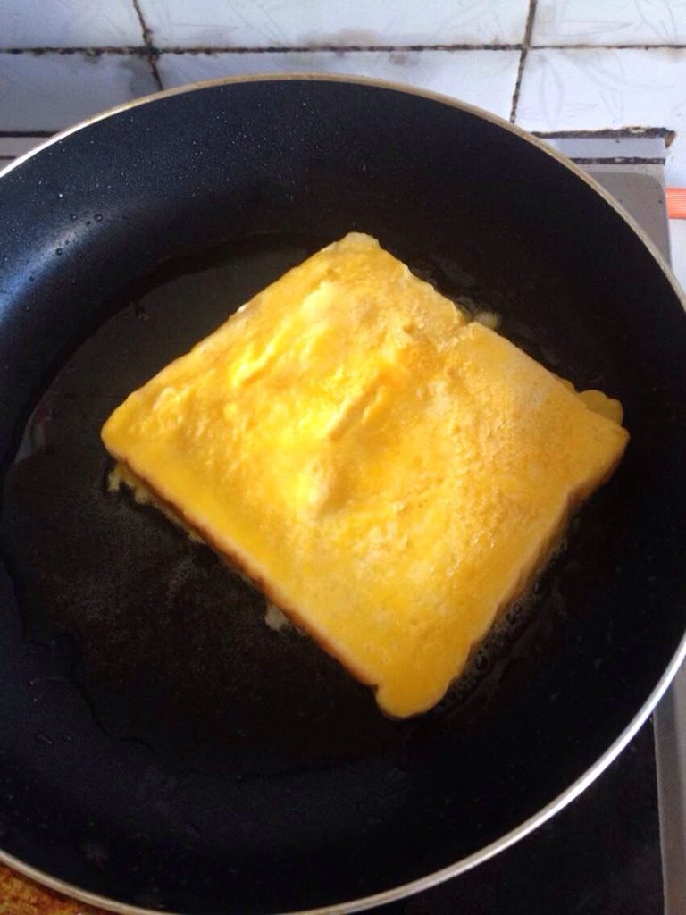 培根芝士煎吐司,如图