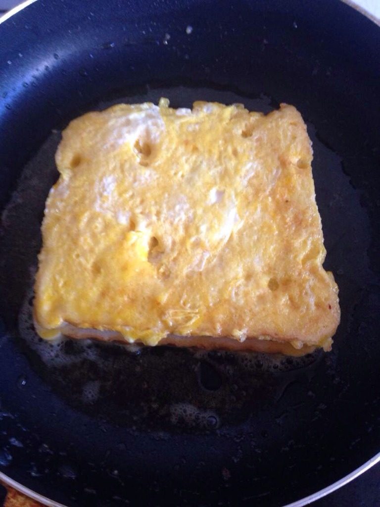 培根芝士煎吐司,如图