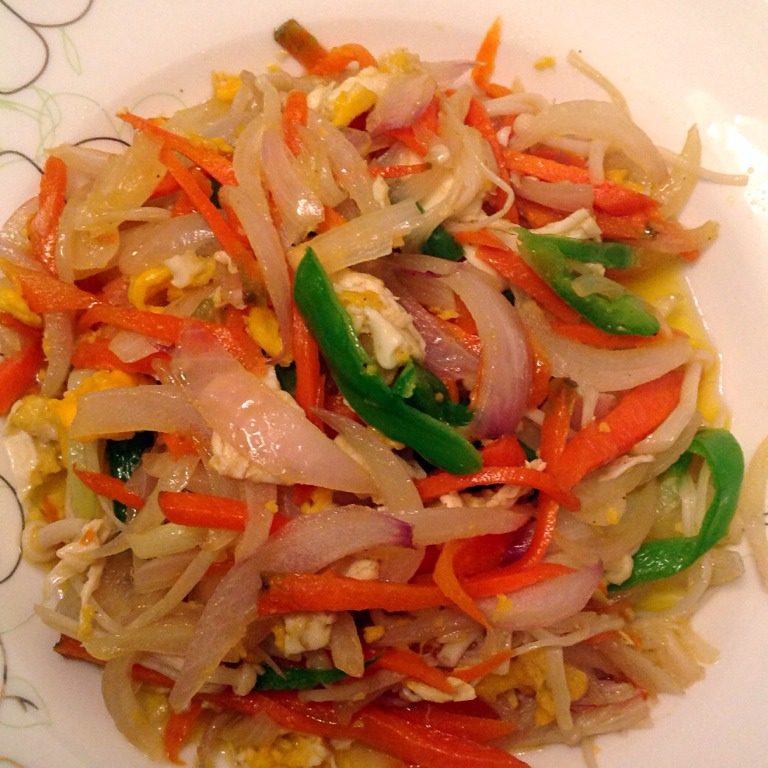 洋葱炒蛋,如图装盘