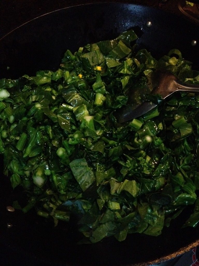 清炒菜心,锅内放油，烧热后放入菜心