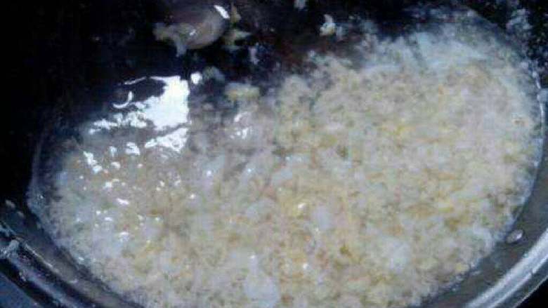 牛奶酒酿鸡蛋汤,如图，煮成这样散散的就行了