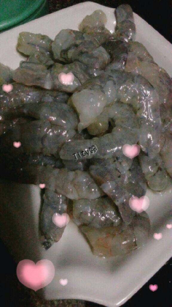 芹菜炒虾仁,材料准备，如图<a style='color:red;display:inline-block;' href='/shicai/ 287'>虾仁</a>洗净备用。