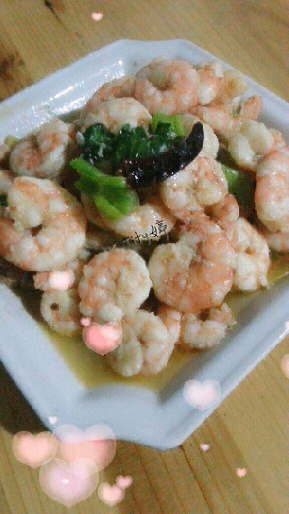 芹菜炒虾仁,出锅摆盘，成品图。