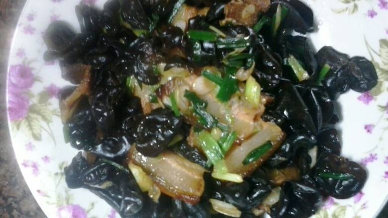 五花肉炒木耳