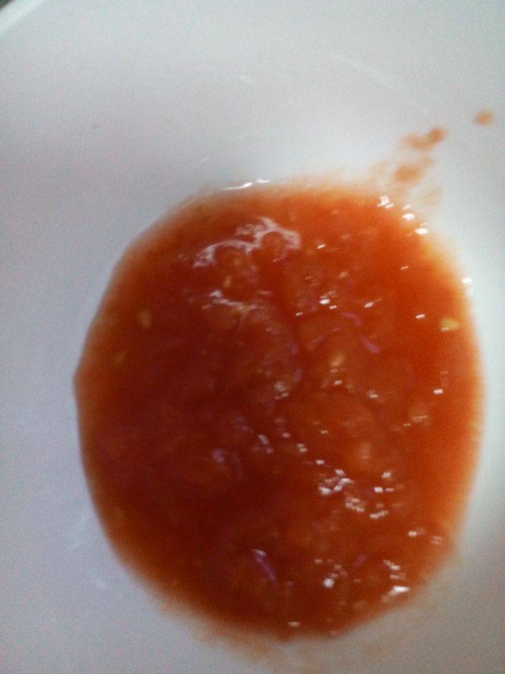 番茄酱蛋花汤,将<a style='color:red;display:inline-block;' href='/shicai/ 47203'>自制番茄酱</a>倒入碗中备用。
