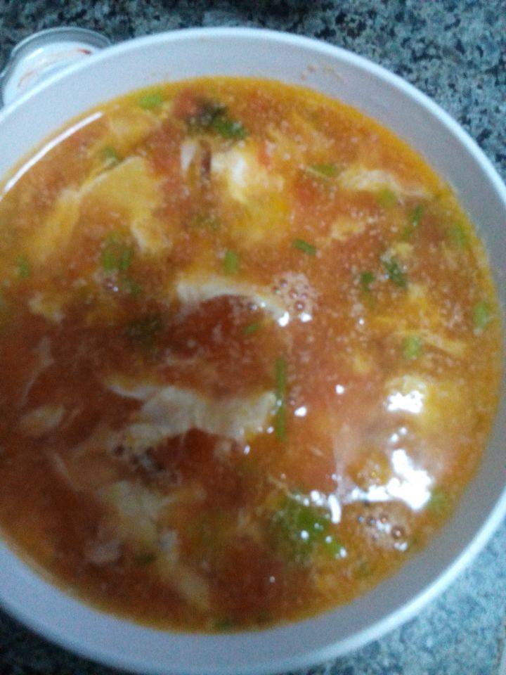 番茄酱蛋花汤,散入香菜末，味精即可出锅。