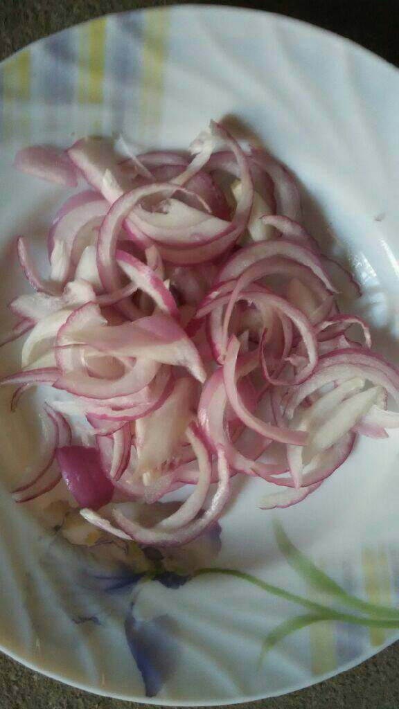 木耳拌洋葱,<a style='color:red;display:inline-block;' href='/shicai/ 29'>洋葱</a>切丝