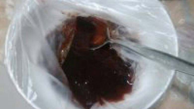蜜制叉烧,将辅料里的材料除了水麦芽其他混合成酱