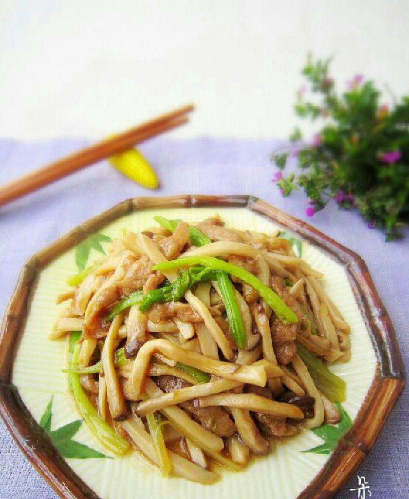 杏鲍菇炒肉丝
