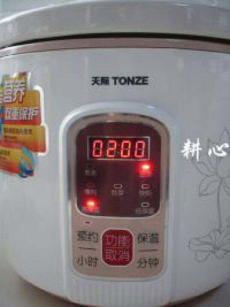 眉豆花生煲鸡脚,选择【豆汤】功能键,时间2小时。