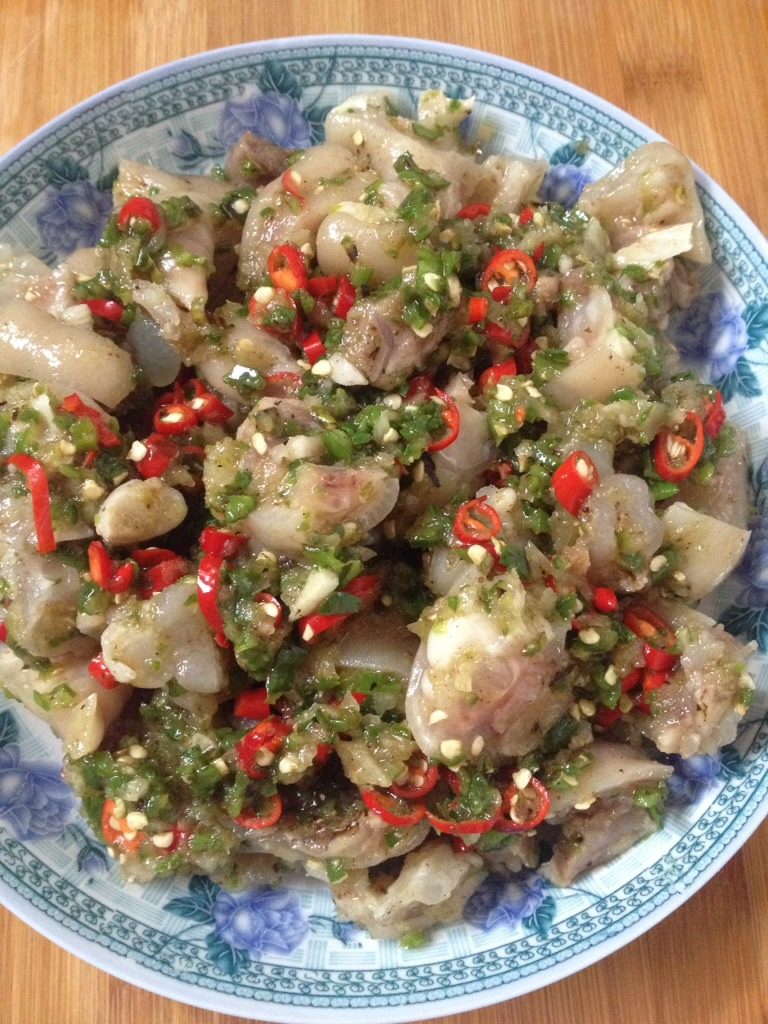 椒麻猪蹄,拌匀装盘即可