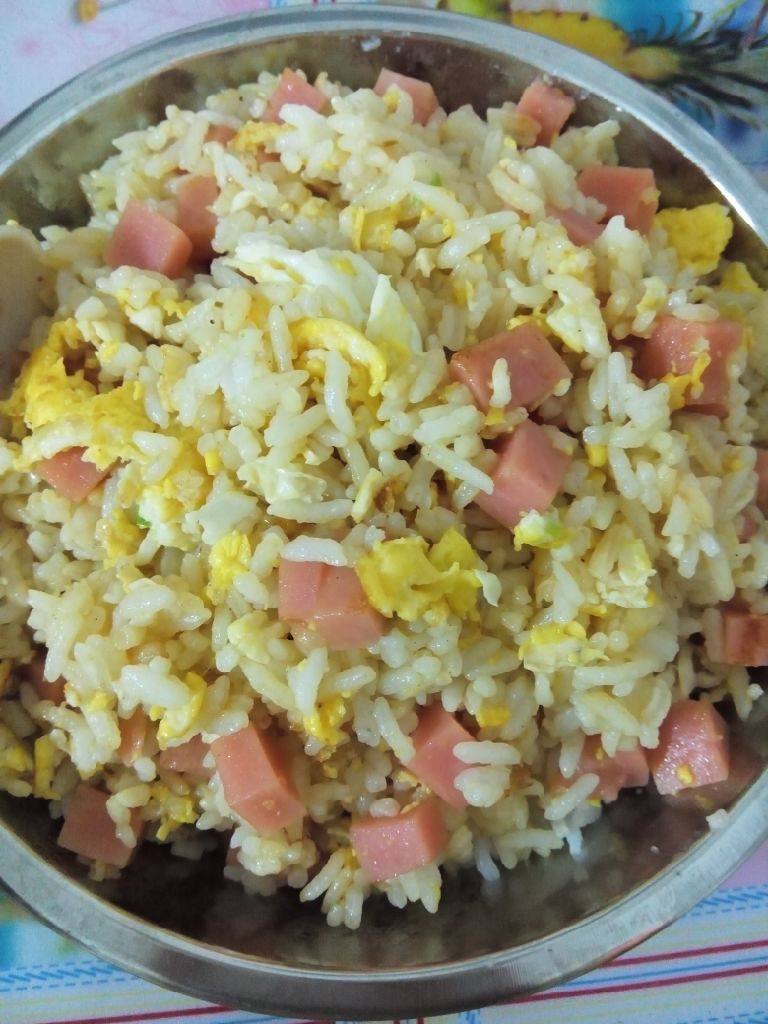 火腿肠蛋炒饭
