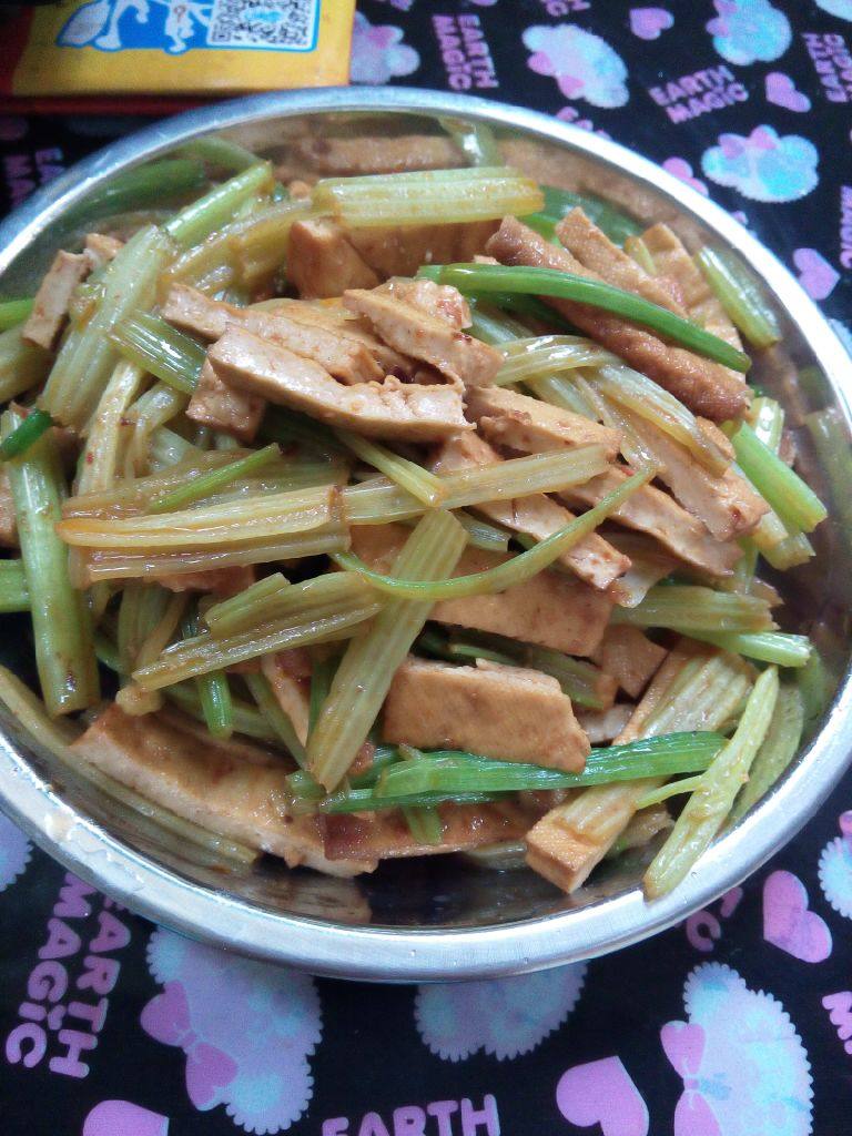 芹菜炒香干
