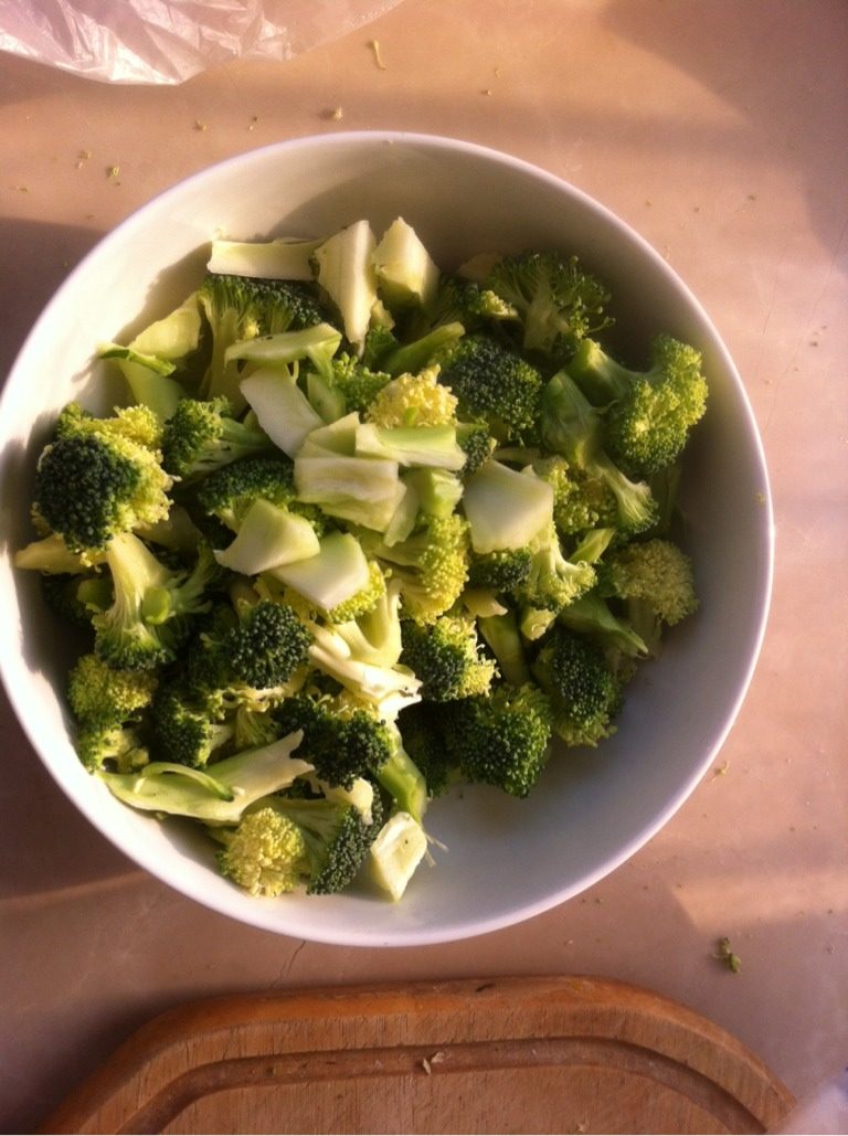 轻素食～蚝油虾仁西兰花,将<a style='color:red;display:inline-block;' href='/shicai/ 119'>西兰花</a>切成小块
