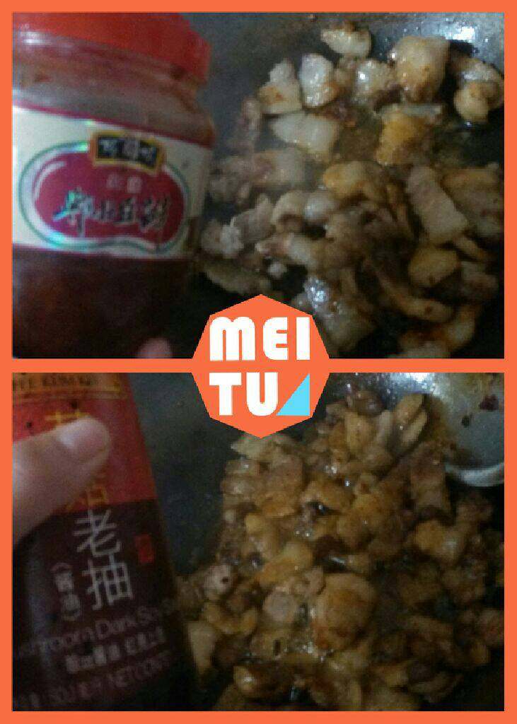 芹菜豆腐干炒肉,待五花肉炸干一点放一勺<a style='color:red;display:inline-block;' href='/shicai/ 705'>豆瓣酱</a>，再放点老抽上色