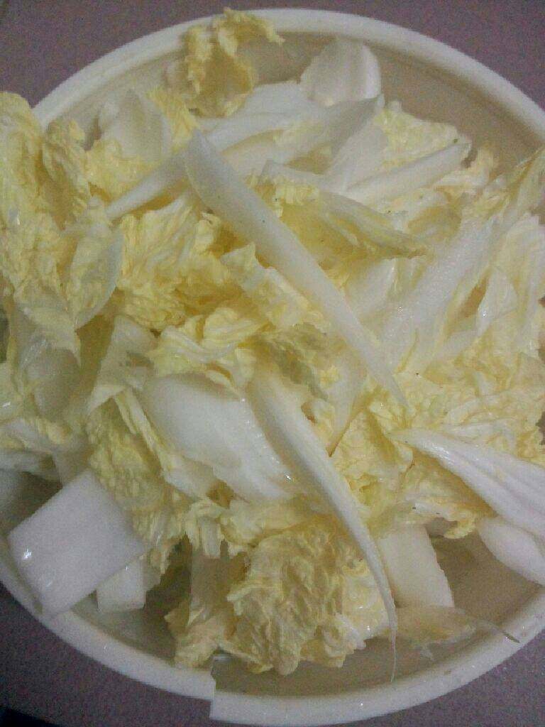 懒人煲,<a style='color:red;display:inline-block;' href='/shicai/ 140'>娃娃菜</a>洗干净切条状待用