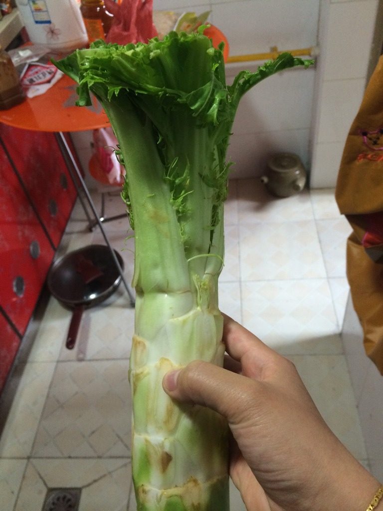 榨菜肉丝,如图<a style='color:red;display:inline-block;' href='/shicai/ 722'>榨菜</a>削皮切片，