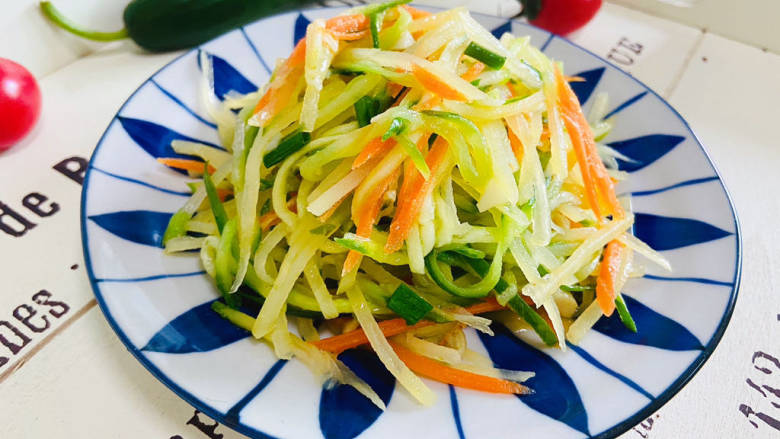 黄瓜炒土豆丝,黄瓜炒土豆丝鲜香清爽,天天美味