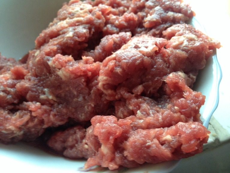 芹菜牛肉,如图<a style='color:red;display:inline-block;' href='/shicai/ 216'>牛肉</a>剁碎