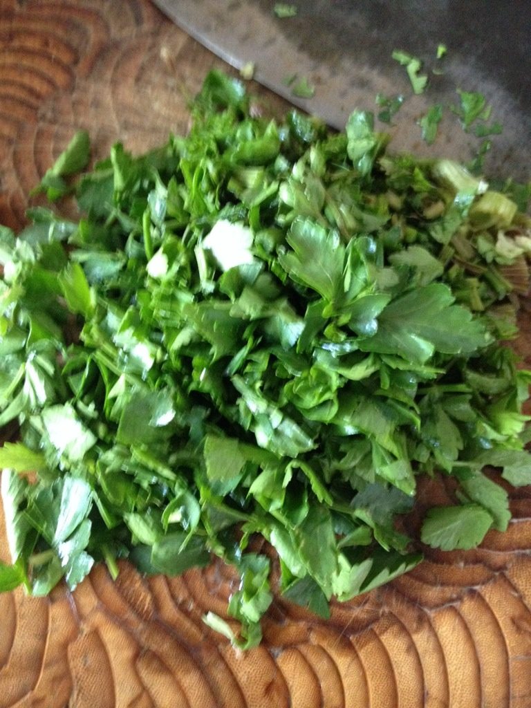 芹菜牛肉,如图<a style='color:red;display:inline-block;' href='/shicai/ 125'>芹菜</a>切小