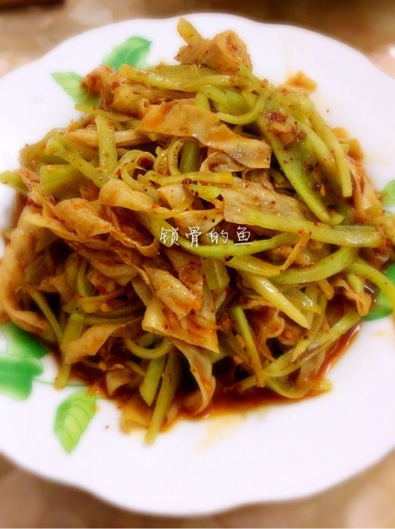 凉拌笋丝油豆皮