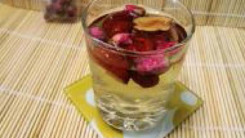 玫瑰花红枣蜂蜜茶