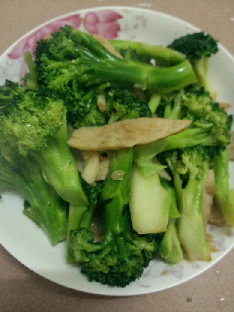 西兰花炒肉饼