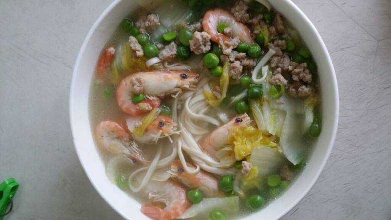 蔬菜鲜虾汤面