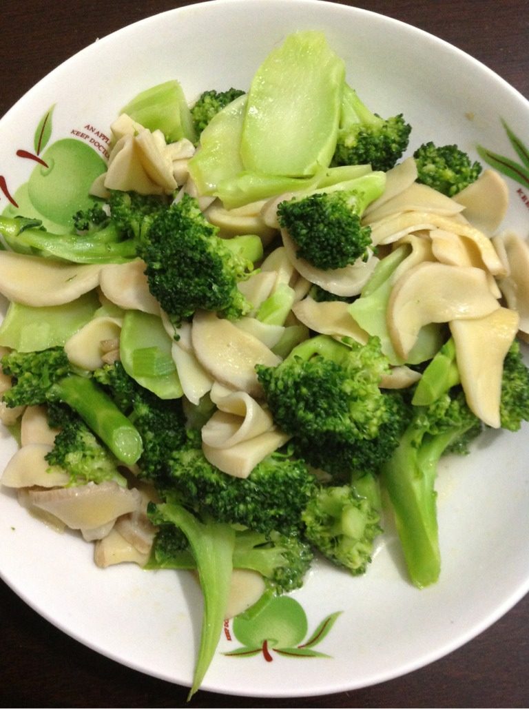 鸡腿菇西兰花