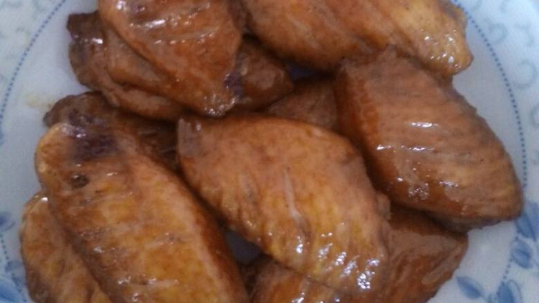 烤箱鸡翅,时间到了，美味的鸡翅完成了。