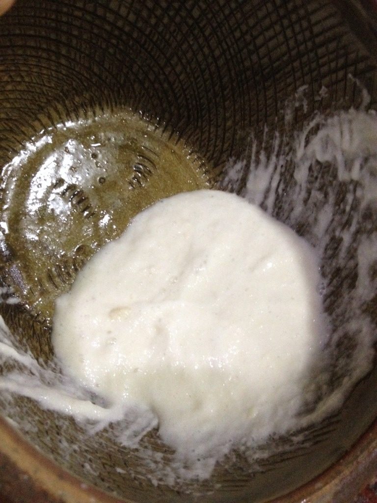 姜薯丸（古早味）,<a style='color:red;display:inline-block;' href='/shicai/ 2721'>姜薯</a>削皮浸泡在水中一小时，用磨具磨成泥糊