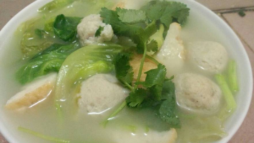 生菜滚肉丸汤