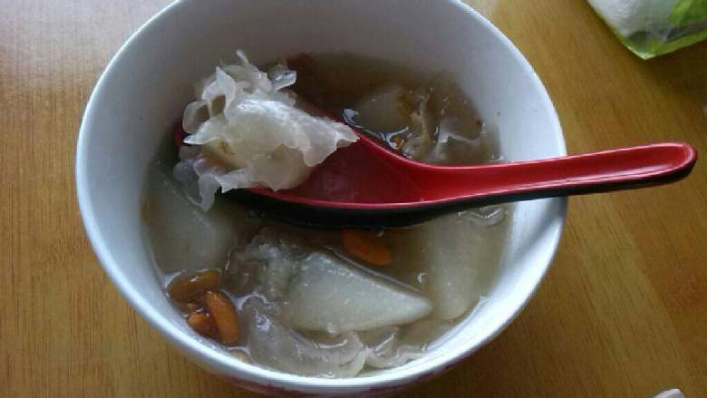 ≈银耳雪梨汤≈,煮至汤汁浓稠后盛出即可
