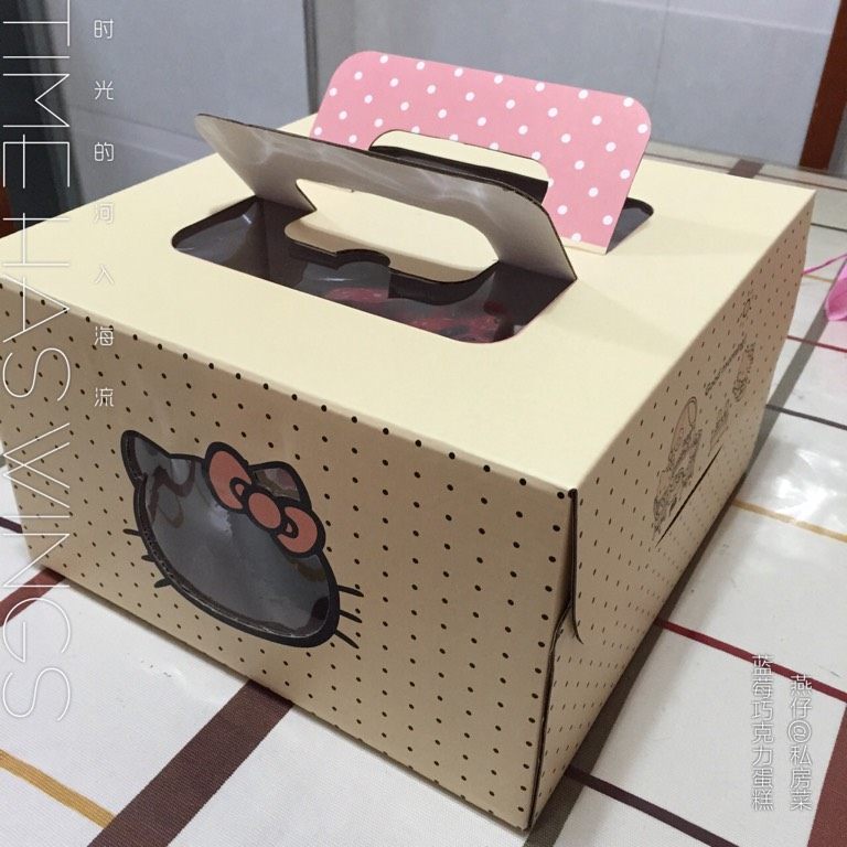 奶油生日蛋糕,如图再入蛋糕盒中,送人特别有心意。