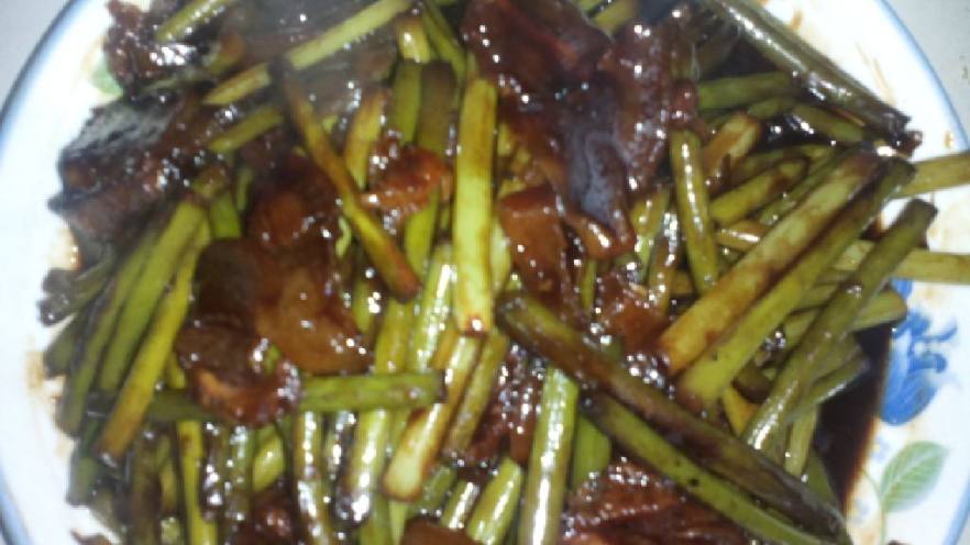 腊肉炒蒜苔