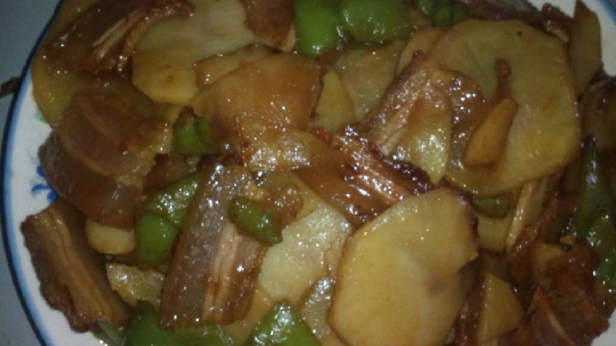 腊肉炒土豆片