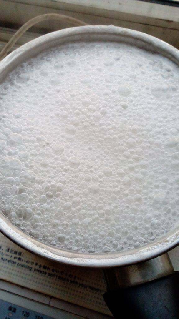 祛热清肺粥,粥熬的快熟，发黏了，放入荸荠丁再煮十分钟，